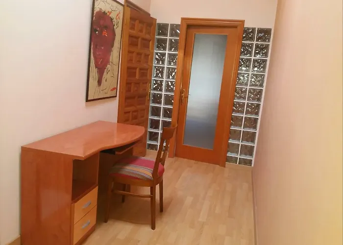 De Dos Plantas En Rua Plateria Daire *